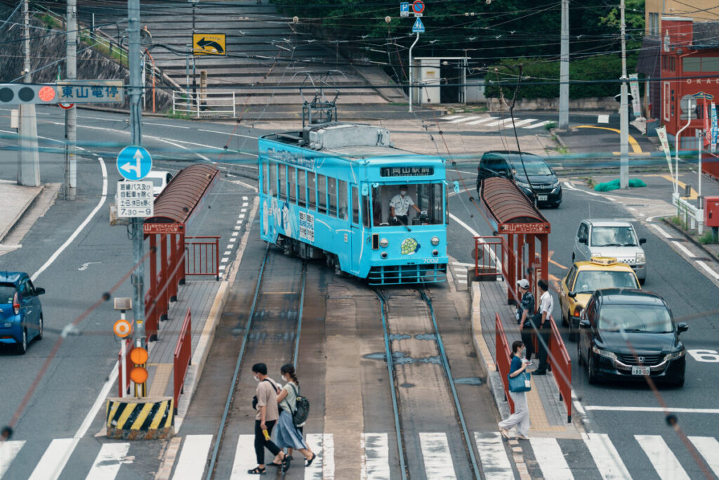 東山駅で折り返す岡電